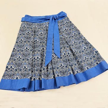 Trachtenrock in blau mit Ornamenten