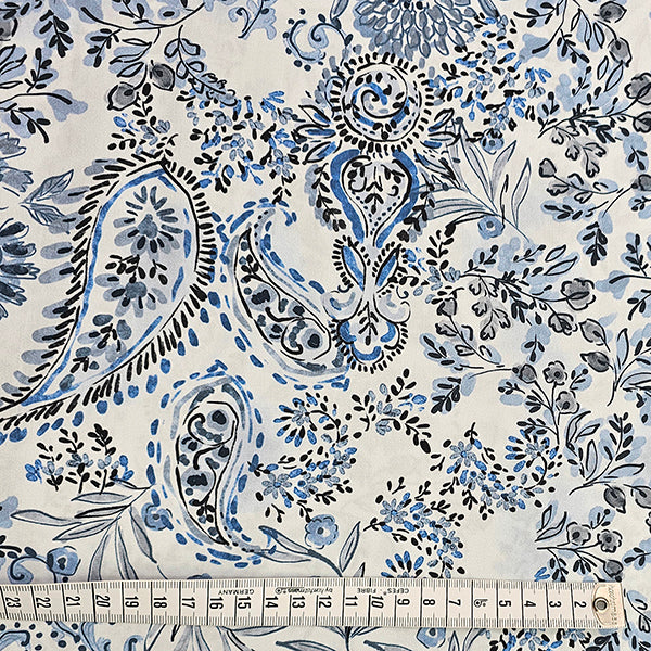 Baumwollsatin Paisley und Pflanzen blau