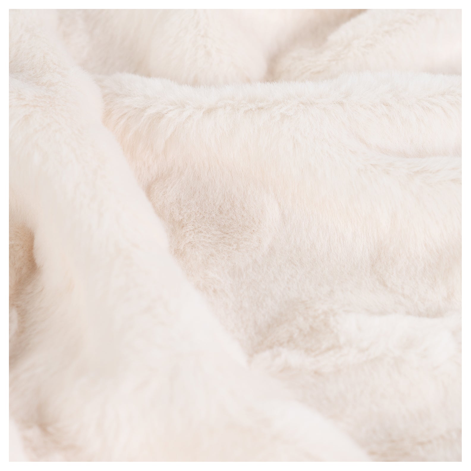 Fellimitat mit Herzen ecru